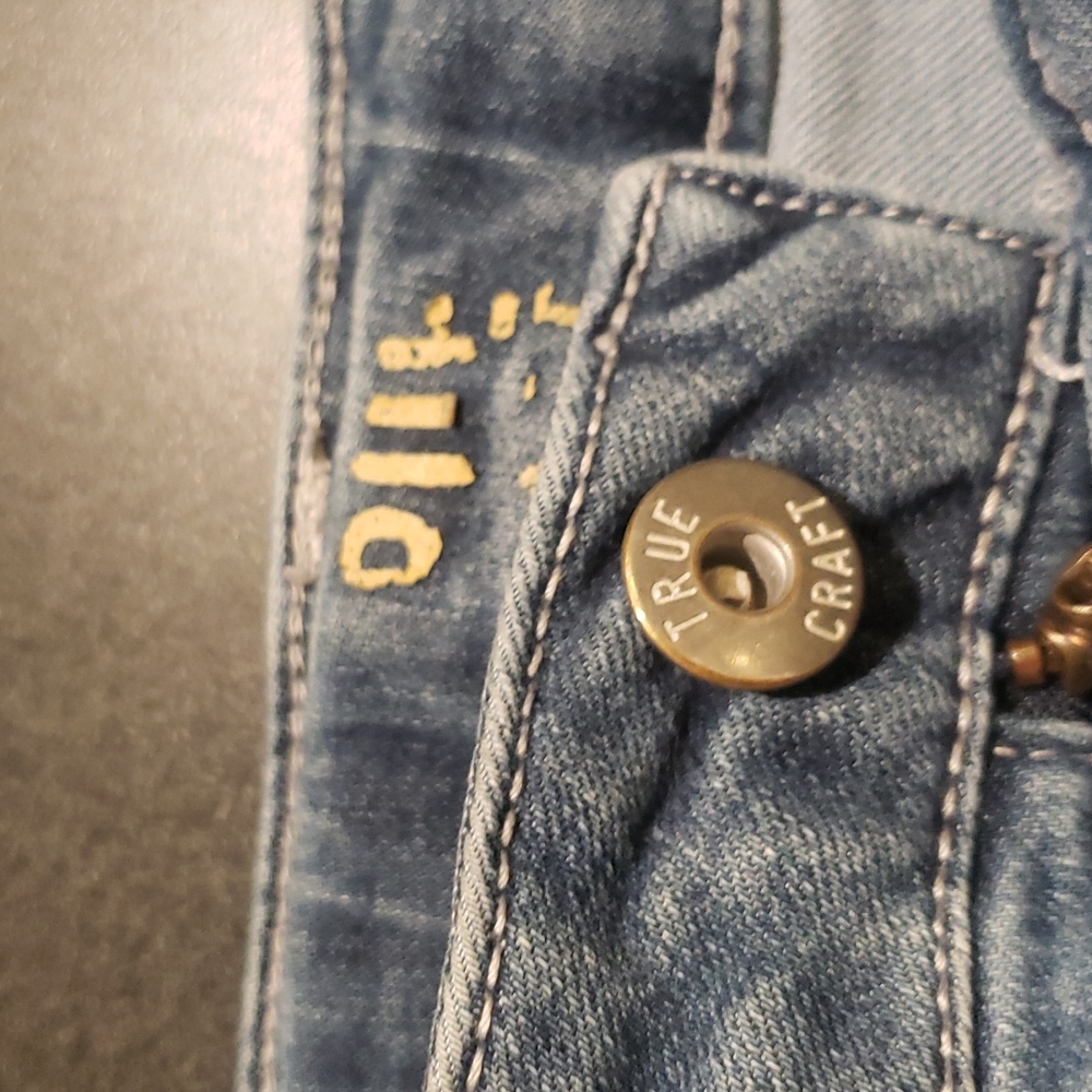 Shorts - Picture 3 of 4